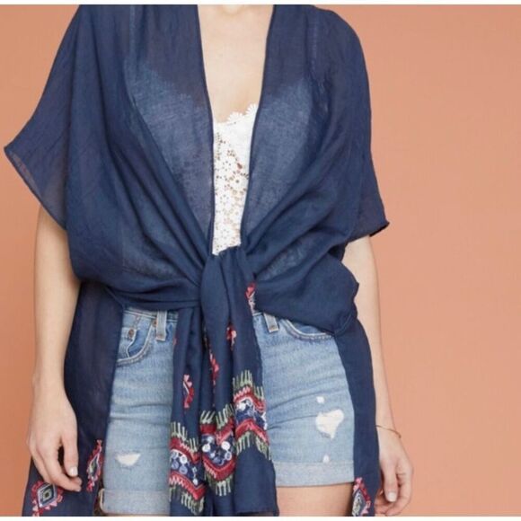 Summer & Rose women’s Embroidered navy blue kimono, 35.4 x 66.9. - Picture 2 of 7